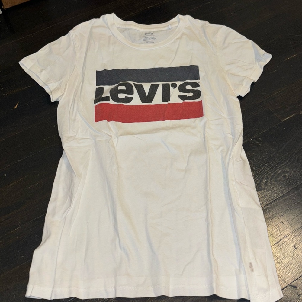 Levi’s T shirt